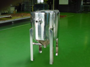ステンレス製原料タンク（全面#400仕上げ）